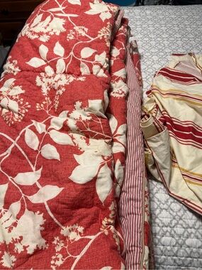 Southern Living Red and Cream Floral Comforter, bed ruffle, and 2 pillow shams